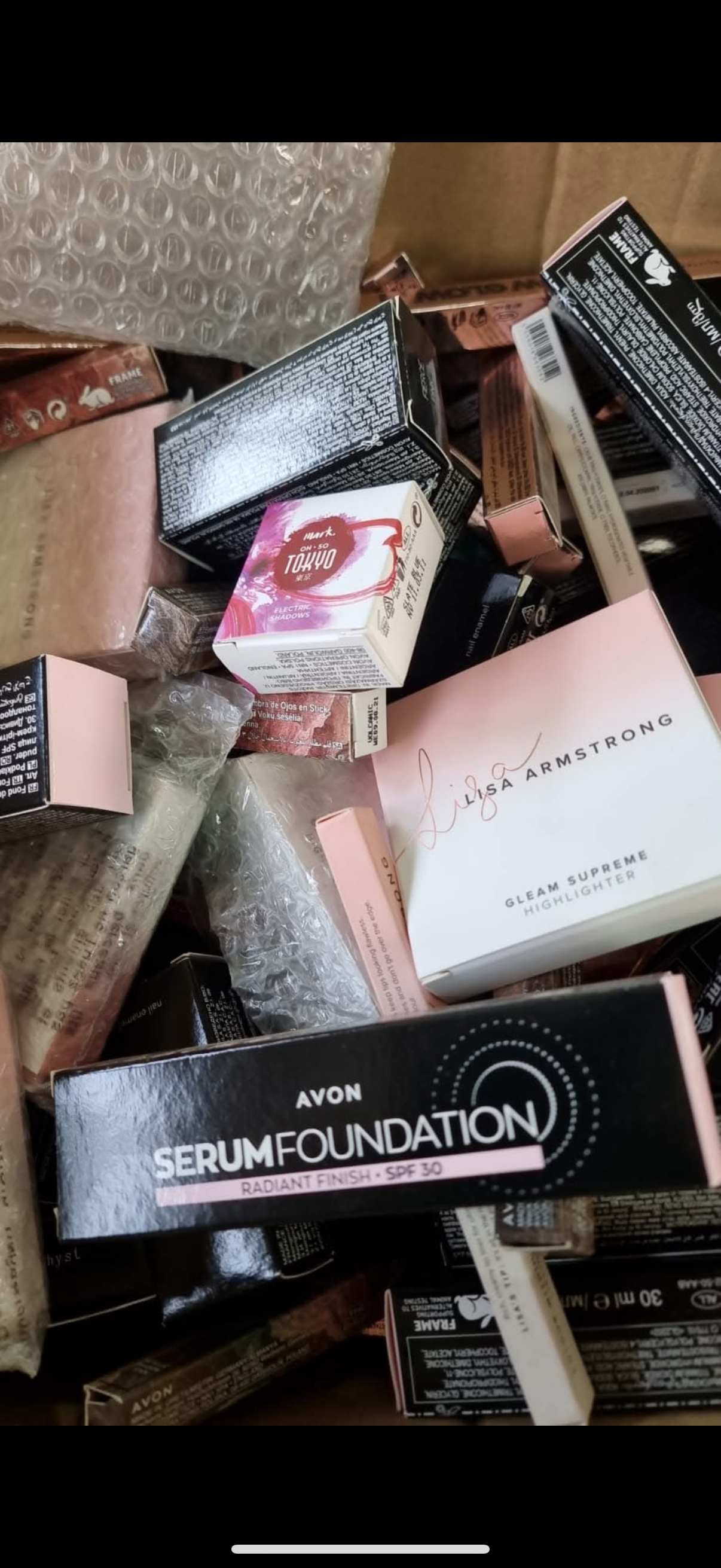 AVON Cosmetics Mix - Mystery Box - 100 Pcs Mix