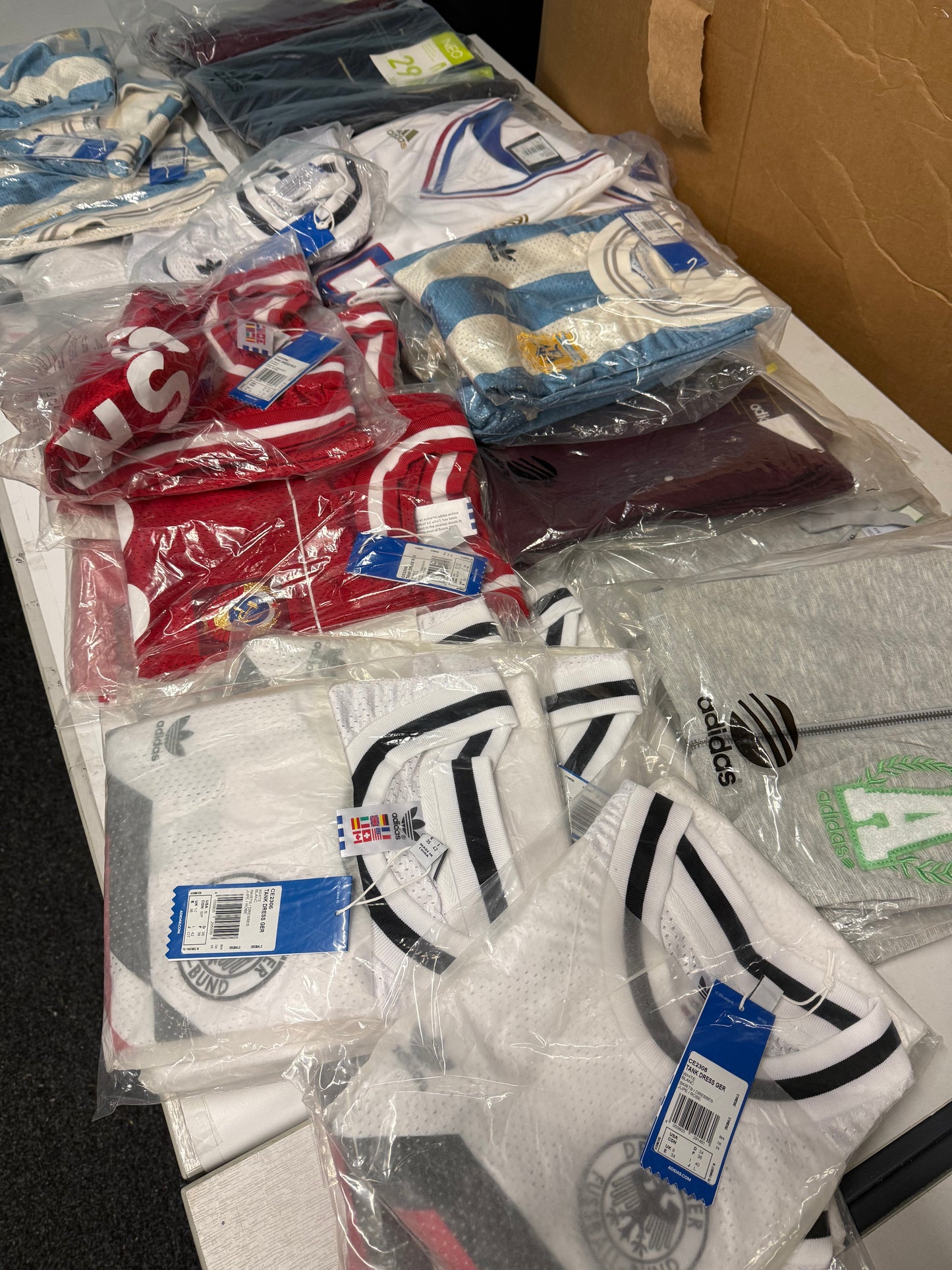 Joblot Adidas Clothing items - 20pcs Bundle Mix