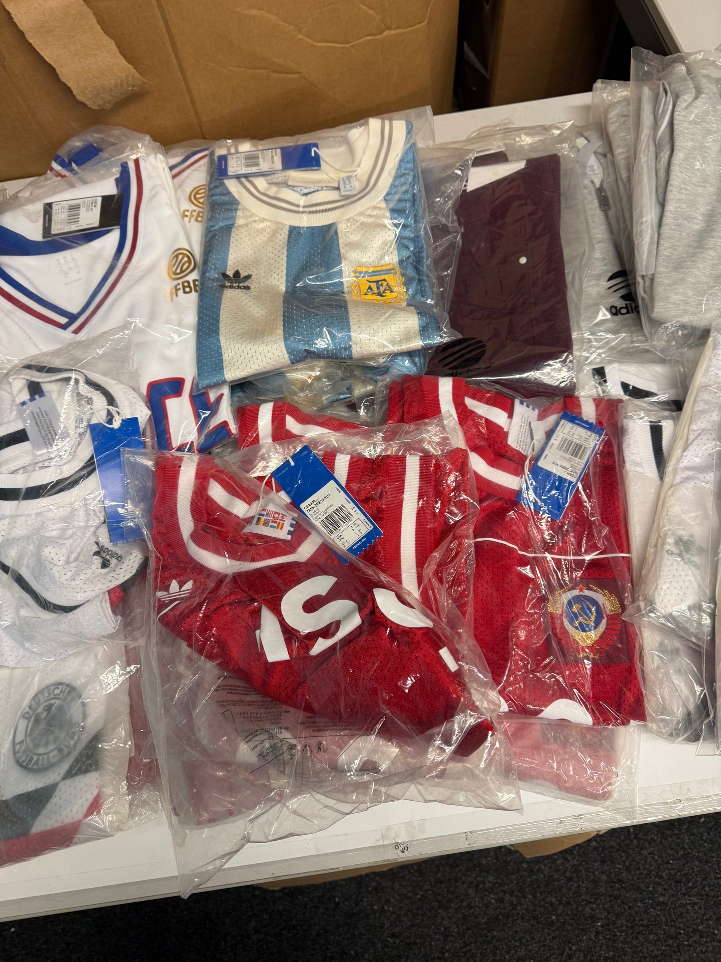 Joblot Adidas Clothing items - 20pcs Bundle Mix