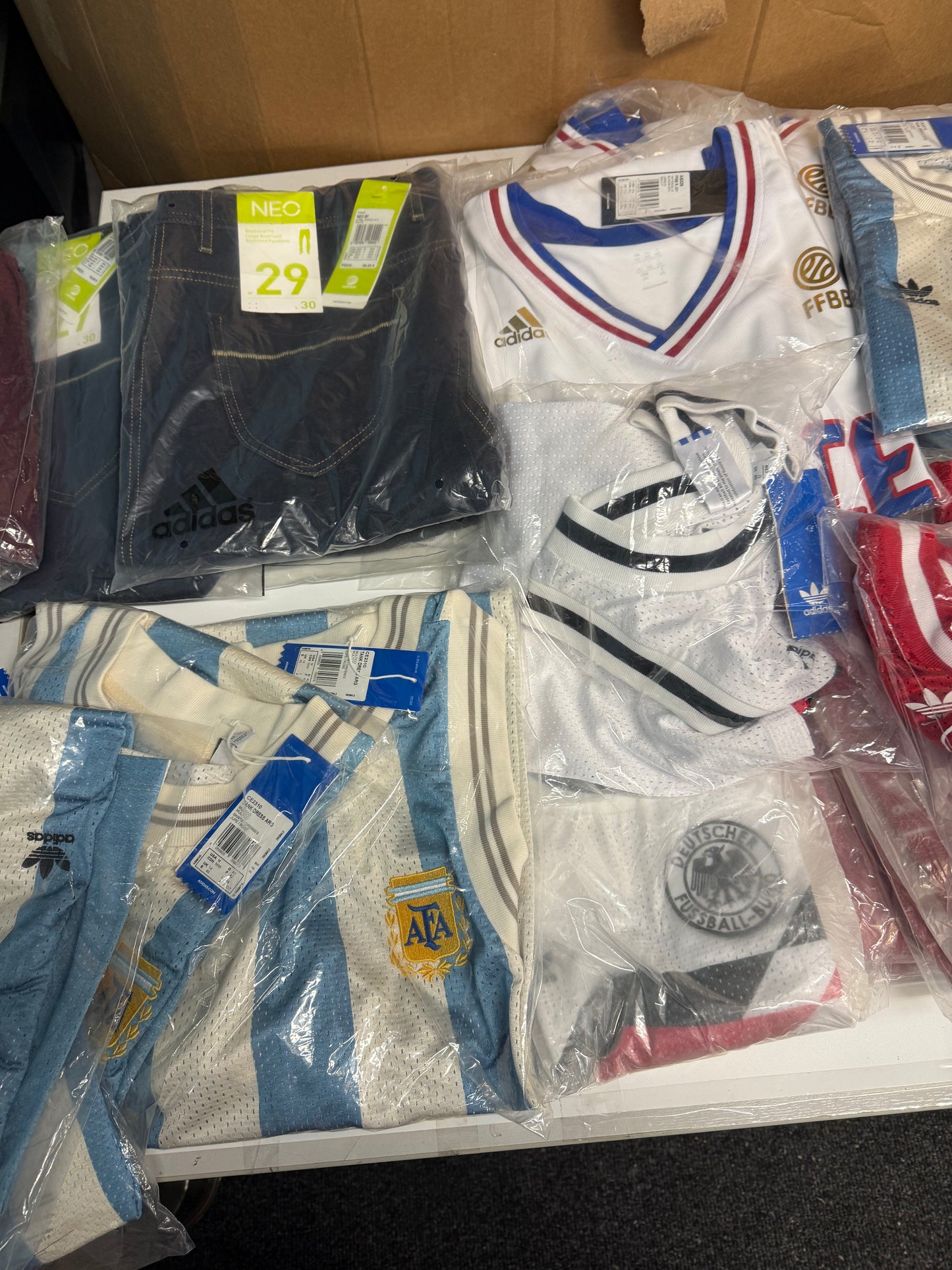 Joblot Adidas Clothing items - 20pcs Bundle Mix