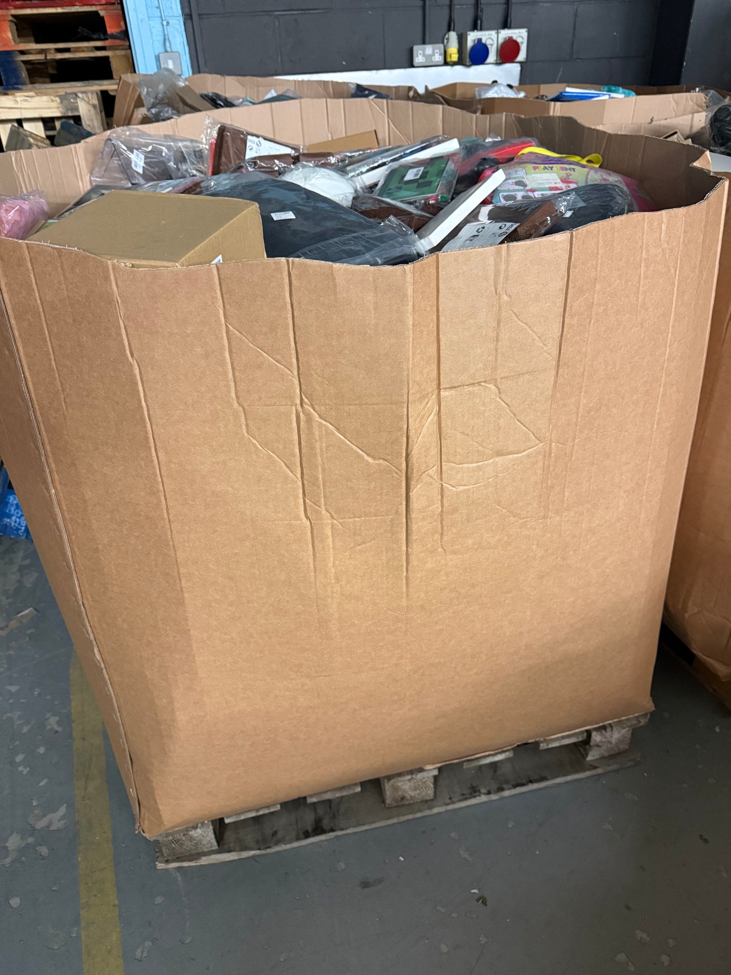Amazon Pallet Return - Buy Returns From Amazon - Amazon Wholesale Pallets - Mostly Brand New goods